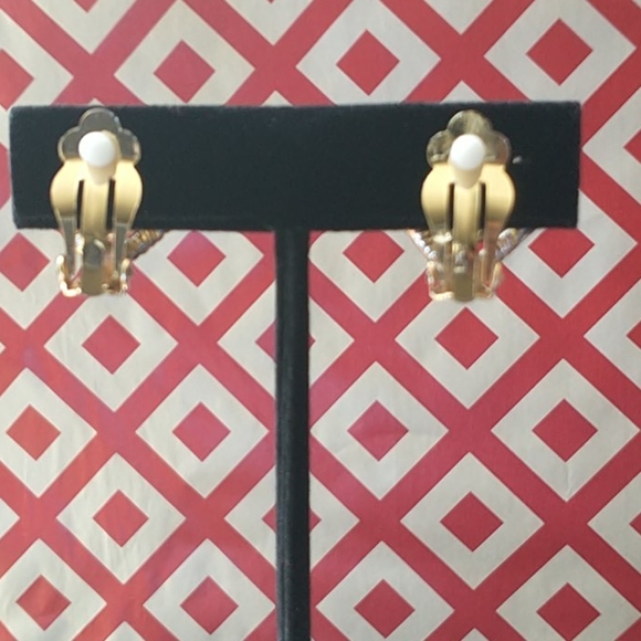 Gold tone Rhinestone Pearl clip-on earrings - Picture 4 of 4